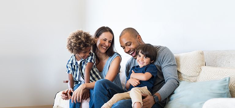 Foto van een gezellige familie